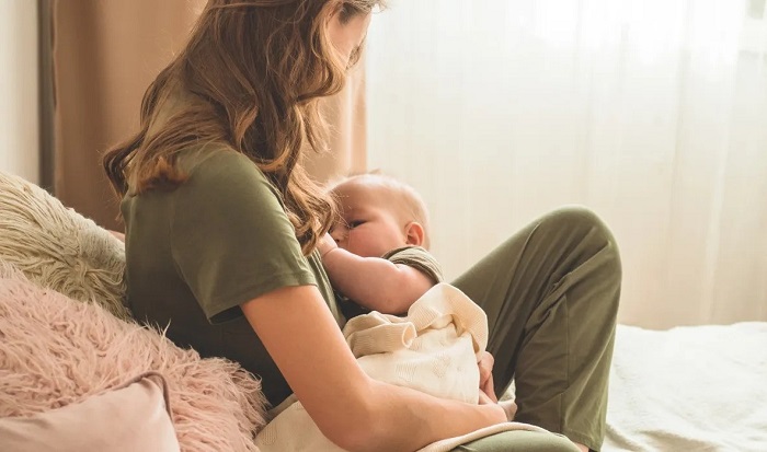 3 Reasons You Should Not Get Lip Fillers While Breastfeeding